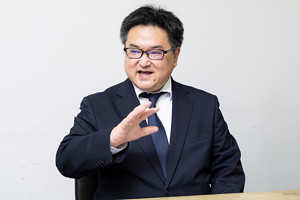 日建レンタコム株式会社 管理本部 経理部 課長 佐藤克也氏